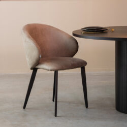 180123155_setting_1 LABEL51 Eetkamerstoel Logan - Taupe - Micro Suede - Black Frame