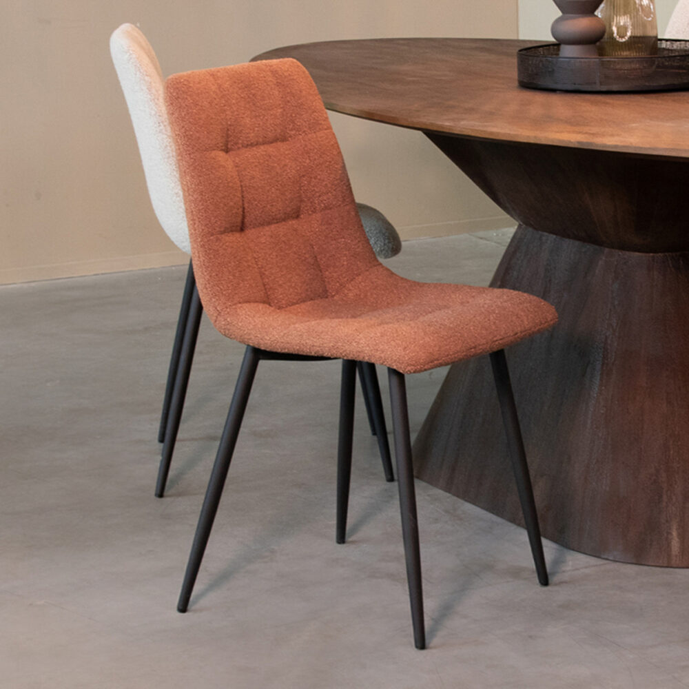 180122490_setting_01 LABEL51 Eetkamerstoel Juul - Terra - Boucle - Black Frame