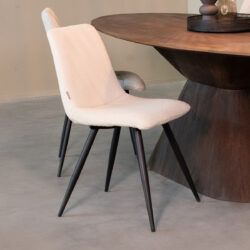 18094405_setting_01 LABEL51 Eetkamerstoel Jep - Ivory - Teddy - Black Frame