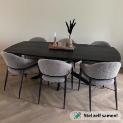 Deens_ovale_eiken_tafel_zwart_6_personen