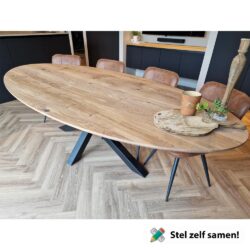 Ovale_houten_eettafel