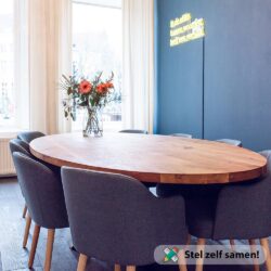 Ovale_houten_vergadertafel