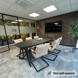 Zwarte_deens_ovale_eiken_tafel