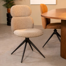 180100117_setting_01 LABEL51 Eetkamerstoel Finn - Truffel grijs - Boucle - Black Frame