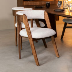 LABEL51 Eetkamerstoel Sasha - Ecru - Boucle - Walnoot Houten Frame